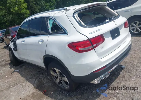 2016 Mercedes-Benz Glc 300 z USA, uszkodzony, nr VIN WDC0G4JB3GF064280